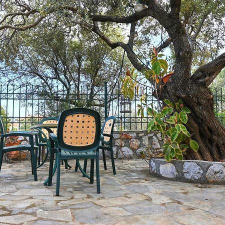 Pavlos' Cottage With Beach View Korfos Bagian luar foto