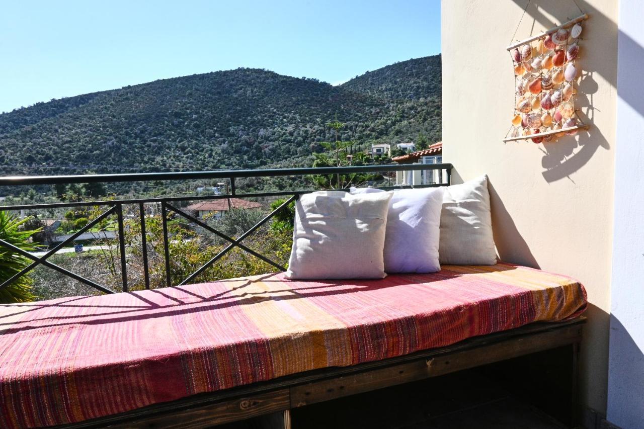 Pavlos' Cottage With Beach View Korfos Bagian luar foto