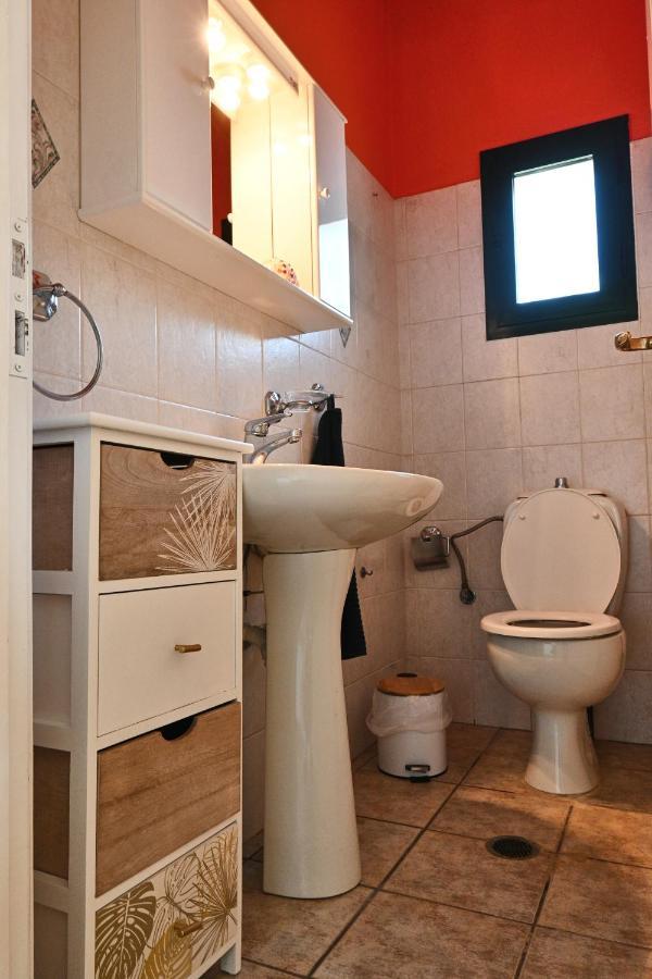 Pavlos' Cottage With Beach View Korfos Bagian luar foto