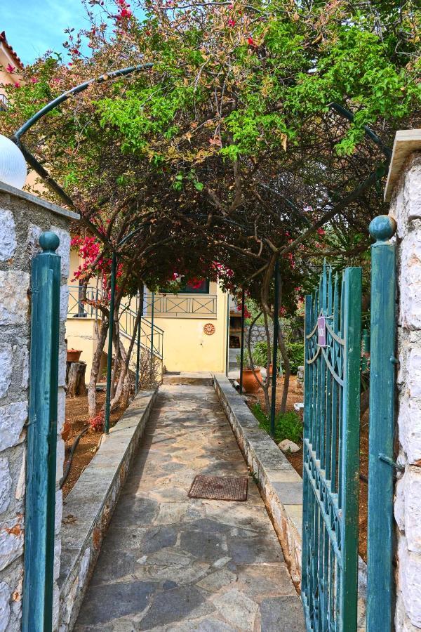 Pavlos' Cottage With Beach View Korfos Bagian luar foto