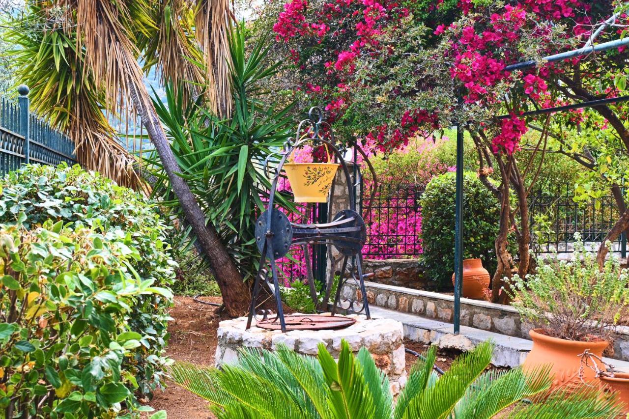 Pavlos' Cottage With Beach View Korfos Bagian luar foto